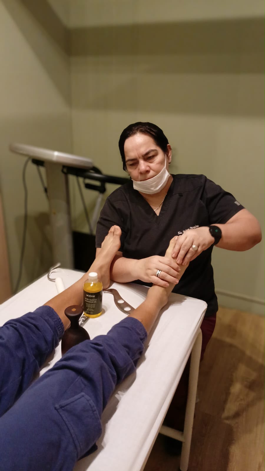 Terapia manual en pie